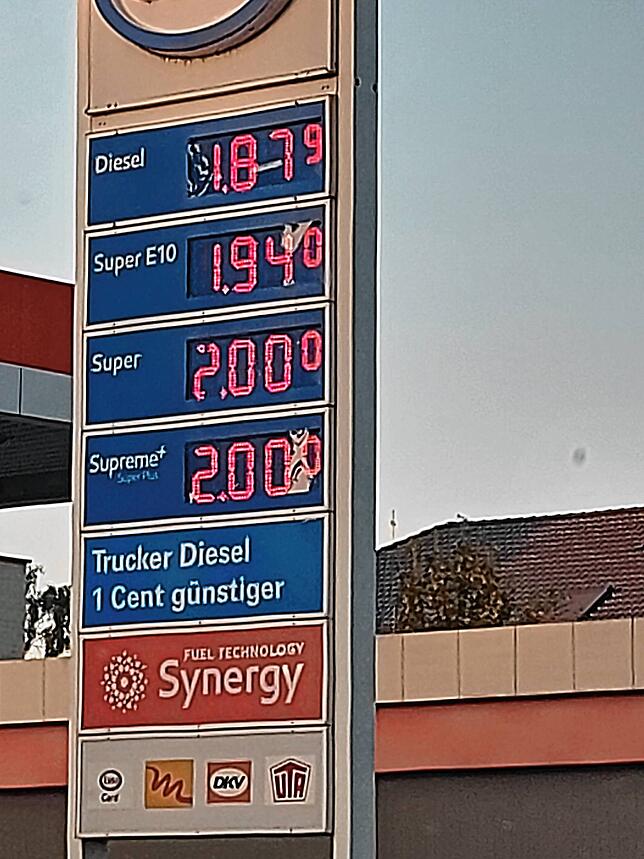 Spritpreise von zwei Euro pro Liter gab es vergangenes Wochenende. Ob das zum Trend wird?
