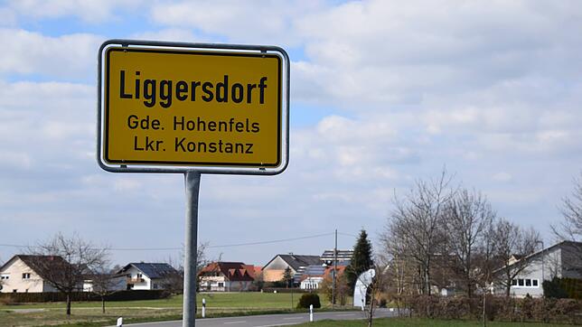 Die Hohenfels, von der hier das Ortsschild und Ortseinfahrt von Liggersdorf zu sehen sind, hat es in das Landesprogramm Quartiersimpulse ...