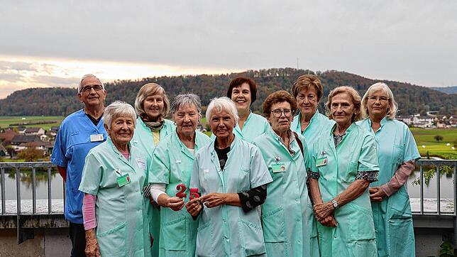 Die grünen Damen und Herren am Klinikum Hochrhein in Waldshut feiern Jubiläum. Seit 25 Jahren sind sie neben dem medizinischen Personal ...