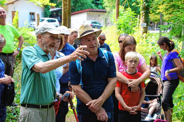 Werner Jockers hatte so manche Anekdote und Wissenswertes über das Wildgehege und seine Bewohner parat.