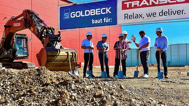Spatenstich zur neuen Transco-Lagerhalle im Gottmadinger Industriepark (v. l.): Heiko Stihl, Thomas Schleicher, Birgit Falter, Ronny ...