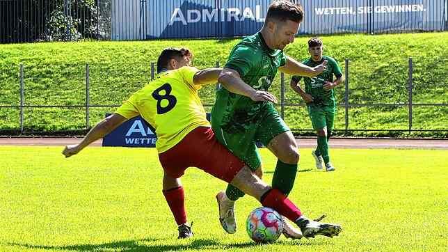 Bild : Die besten Bilder vom Stadtderby zwischen SC Pfullendorf II und TSV Aach-Linz