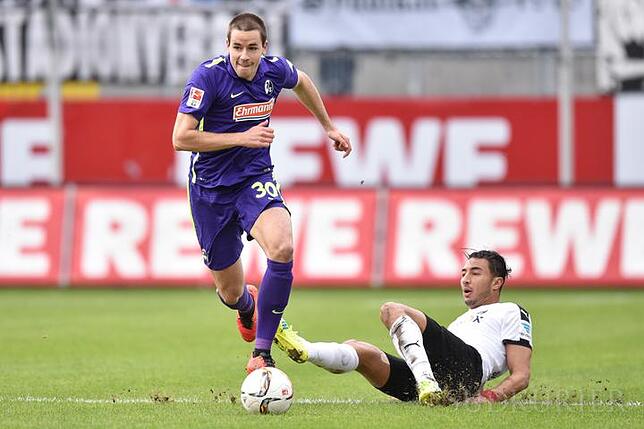 SV Sandhausen - SC Freiburg Fußball: 2. Bundesliga - 22. Spieltag: SV Sandhausen - SC Freiburg am 21.02.2016 in Sandhausen (Baden-Württemberg) im Hardtwaldstadion. ...