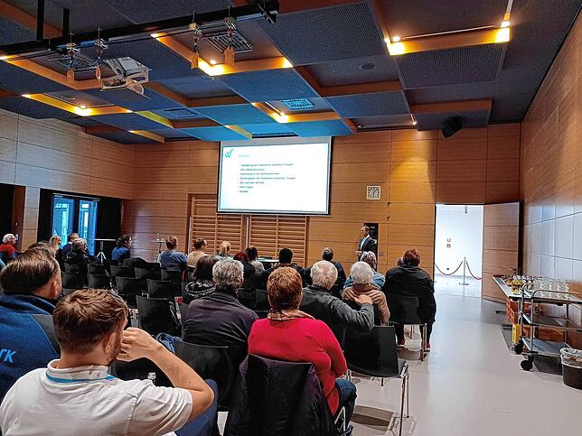 Bei einer Veranstaltung in der Stadthalle Waldshut informierten Mitarbeiter der Stadtwerke Mieter der Baugenossenschaft Föfa über ihr ...