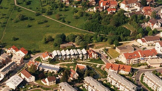 Jungerhalde Nord: Hier soll eine in Pflegefamilien gegliederte Altenpflegeeinrichtung für 60 Personen entstehen als Baustein in der ...