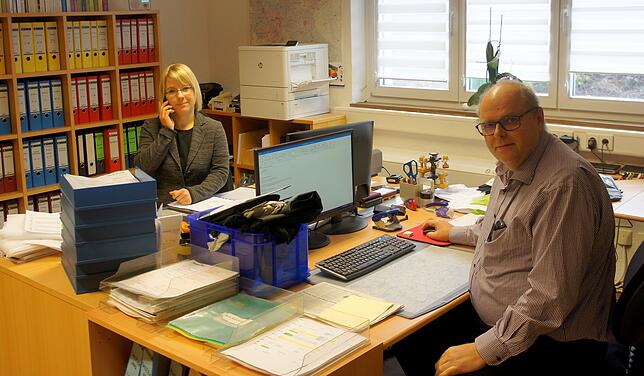 Dank einer schlanken Verwaltung kommt der Textilbetrieb Brutsche mit zwei Büroangestellten aus: Geschäftsführer Jürgen Brutsche und ...