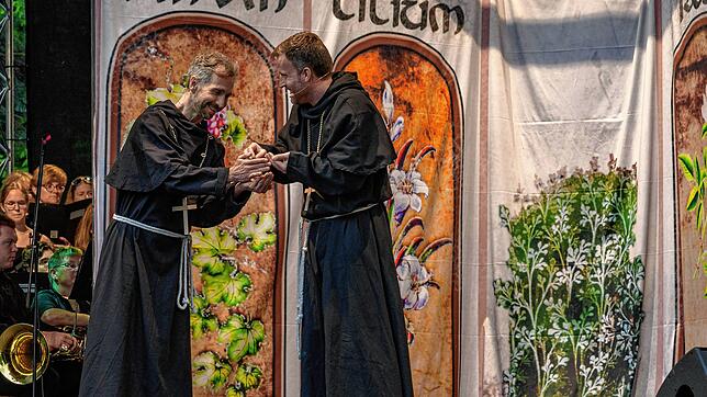 Szene aus „Zeitreise“: Die Theaterproduktion zählt zu den Höhepunkten des Festprogramms zum 1300-jährigen Bestehen der Klosterinsel ...