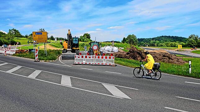 Der Knoten an der B 31-alt bei Aufkirch wird ab 22. August für vier Wochen voll gesperrt. Der Belag wird erneuert und der neue Rad- und ...
