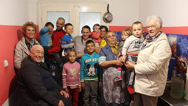 Diese Familie wohnt in der Landgemeinde Misca bei Arad mit 14 Personen in einem Zweizimmer-Häuschen.