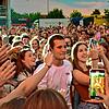 Der deutsche Popsänger Wincent Weiss genießt beim Sommersound VS 2022 das Bad in der Menge. Auch 2026 wird er in VS auftreten. Foto: ...