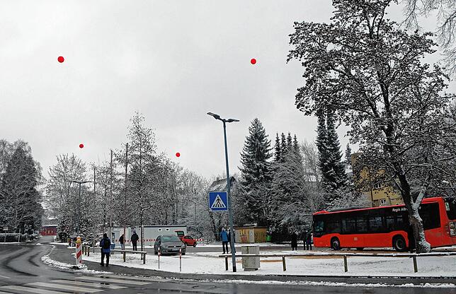 Die möglichen Dimensionen eines Hotels an der Schlachthausstraße versuchten Bürger am 6. Januar bei einer Aktion mit Ballons etwas ...