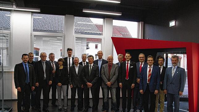 Jubilarehrung bei J.G.Weisser am Freitagabend (v.l.): Robert Rettich, Timo Schwäble, Peter Heidebrecht, Georg Maier, Isolde Nagel, ...
