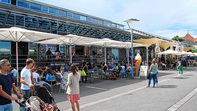 Im Sommer waren die Konstanzer Restaurants wie hier am Hafen gut besucht. Das könnte sich jetzt bald ändern, wenn immer mehr Schweizer ...