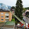 Ein Großaufgebot an Feuerwehrleuten rückte am Dienstagmorgen in die Hans-Dieter-Straße in Meersburg aus, um den Brand in einem ...
