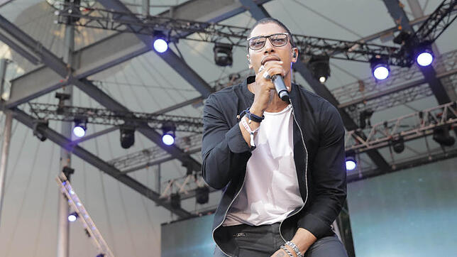 Der Sänger Andreas Bourani beim Benefiz-Konzert "Peace x Peace" zugunsten von Kriegs- und Flüchtlingskindern in Berlin. Am 27. Juli 2017 ...