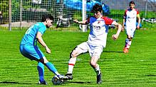 Derby beim SV Buch: Vor drei Jahren standen sich Patrick Vögele (links) vom Gastgeber SV Buch und Julian Emmerich noch auf Naturrasen ...