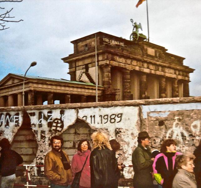 „Mauerspechte“ wurden die genannt, die nach dem Fall dem 9. November 1989 in Berlin Betonbrocken aus der der Mauer klopften.