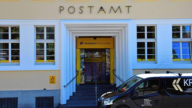 Der Eingang zur Postbank im ehemaligen Postamt an der Waldshuter Straße in Bad Säckingen.