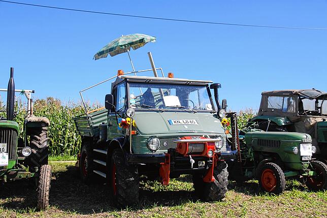 Mit viel Liebe zum Detail präsentiert sich der Unimog von Familie Leiz. Komplett mit Forstausrüstung und frischen Blumen zählte er zu ...