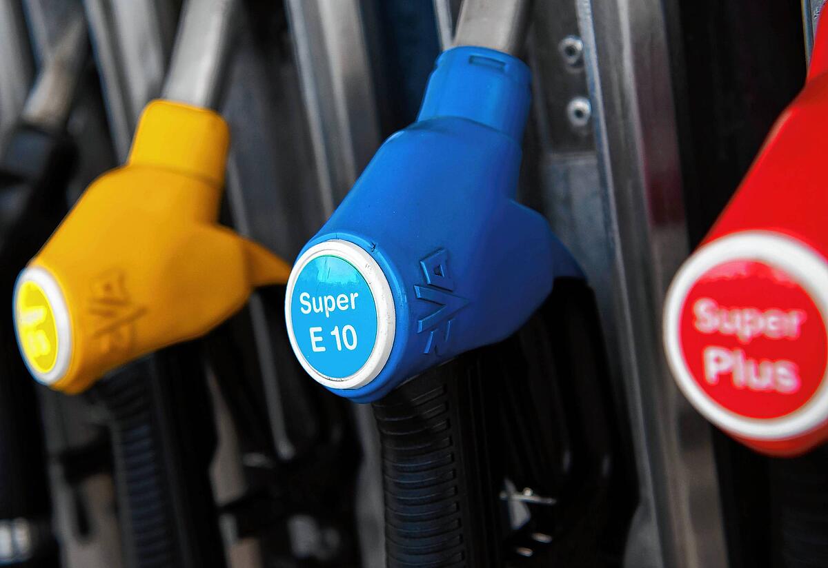 Tanken: Warum Super E10 derzeit viel günstiger ist als Super E5 | SÜDKURIER