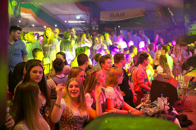 Bild 18: Bilder von Bieranstich, Party und Mittelstandskundgebung im Schätzele-Markt-Festzelt