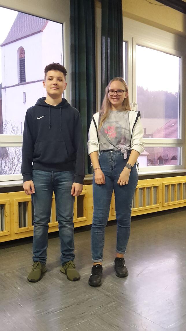 Bär Kai Baumann und seine Begleiterin Eileen Wiedemann bereiten sich auf einen aufregenden Sonntag vor. Mit mindestens drei Sprüngen in ...
