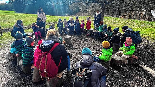 Die Waldhütte des Naturkindergartens Wurzelzwerge in Niedereschach benötigt zum Schutz vor Wind und Wetter dringend einen neuen Anstrich.