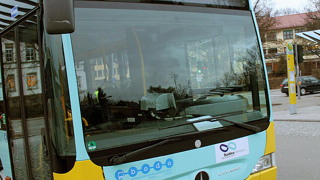Eine Fahrt mit dem Bus kann in Überlingen Geld sparen.