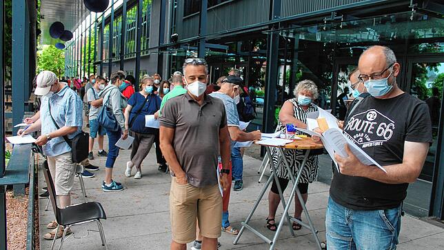 Die Impfaktion vor den Donauhallen im Juni war ein voller Erfolg. Bald wird wieder geimpft. Das Pop-up-Impfzentrum kommt schon früher ...