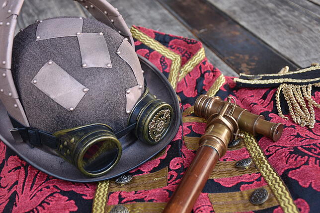 Typisch für den Steam-Style: Schweißerbrille und Zahnräder mit technischen Details als Alltagsutensilien.
