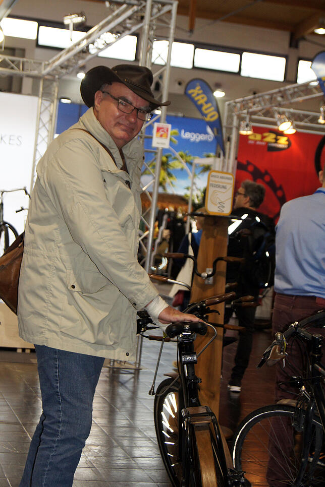 Weil es in und um Wangen viel bergauf und bergab geht, hat sich Karl Schneider auf der Eurobike nach einem passenden E-Bike umgesehen.