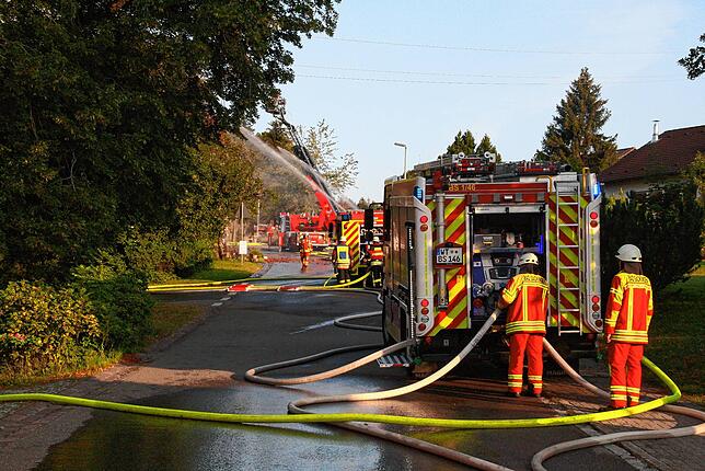Bild 3: Hofbrand in Bergalingen: Bilder vom Einsatz der Feuerwehr