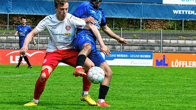 David Fritz (links, hier im Heimspiel gegen Kuppenheim) trifft mit dem SC Pfullendorf am Samstag auf den direkten Tabellennachbarn SV Linx.