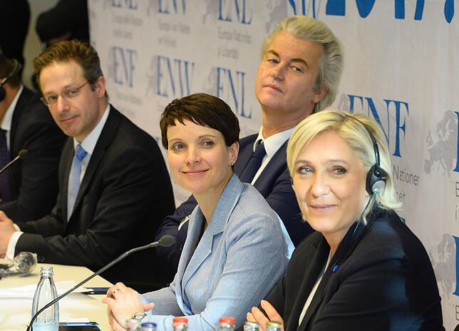 Die Euro-Krise hat in ganz Europa populistische Bewegungen nach vorne gebracht. Alle verstehen sich als grundlegende Alternative gegen ...