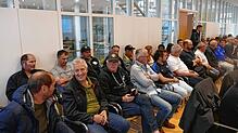In der Gemeinderatssitzung ist das Interesse der Bürger für die Umrüstung der Rasenanlagen auf Kunstrasenplätze in Mundelfingen und ...