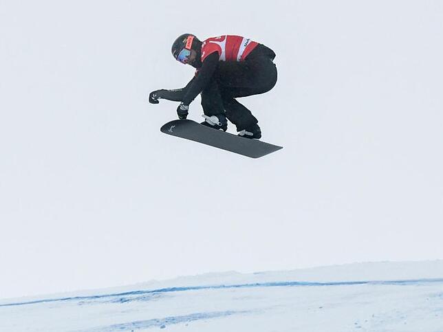 Paul Berg aus Konstanz während des Snowboardcross-Weltcups auf dem Feldberg.