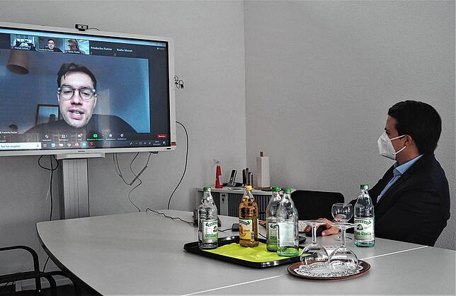 Frederik Fischer, die treibende Kraft hinter dem Sommer of Pioneers, ist zum Pressetermin online zugeschaltet und präsentiert gemeinsam ...