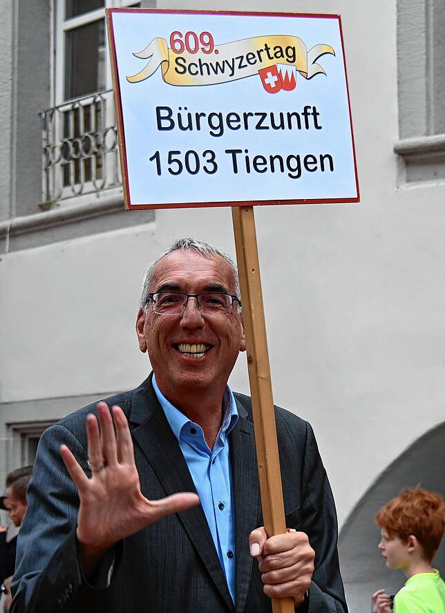 Peter Kaiser, Stadtrat aus Waldshut führte als Täfelbub die Bürger- und Narrenzunft Tiengen an.
