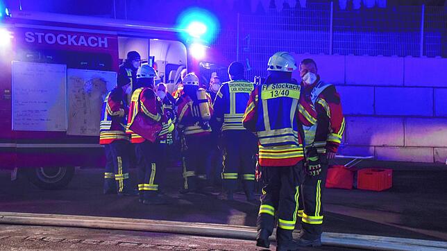 Bild : Gefahrgut-Unfall in Zizenhausen: Bilder vom kräftezehrenden Feuerwehreinsatz