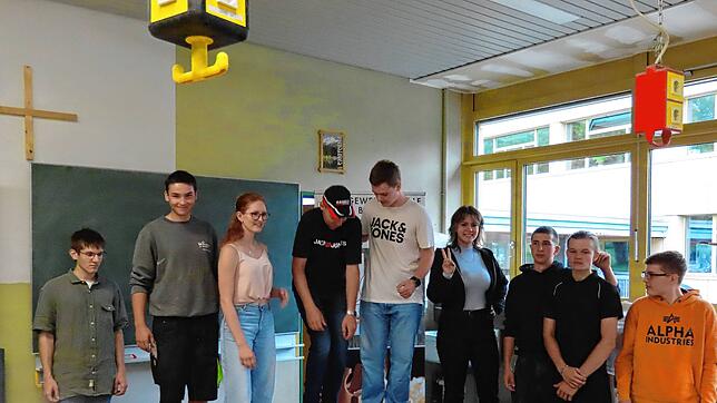 Mit handwerklichem  Geschick: Die Klasse der einjährigen Holz-Berufsfachschule an der Gewerbeschule in Bad Säckingen hat als ...