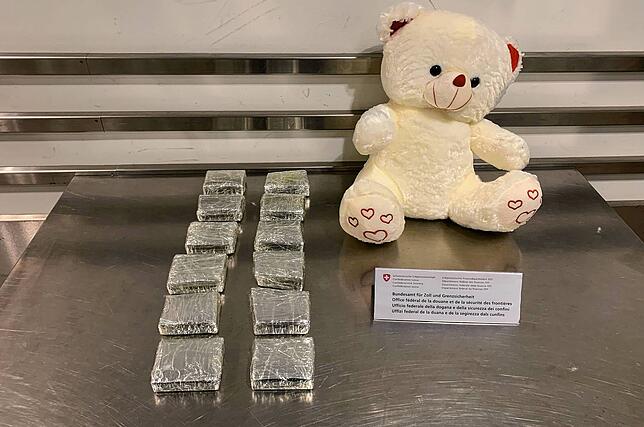 Satte 3,2 Kilogramm Haschisch waren in dem Plüschtier versteckt.