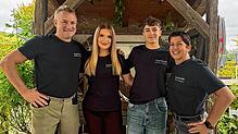 Nicole und Daniel Märkl mit ihren Kindern Marie und Luis. Tochter und Sohn helfen mit im Ziegelhofstüble. Chef ist Vater Daniel, Nicole ...
