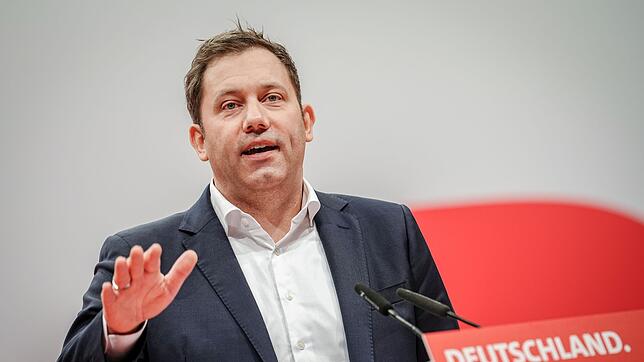 SPD-Chef Lars Klingbeil kritisiert den CDU-Vorstoß zum Bürgergeld.