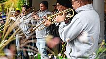 Bild : Verkaufsoffener Sonntag unter dem Motto "Musik uff de Gass"