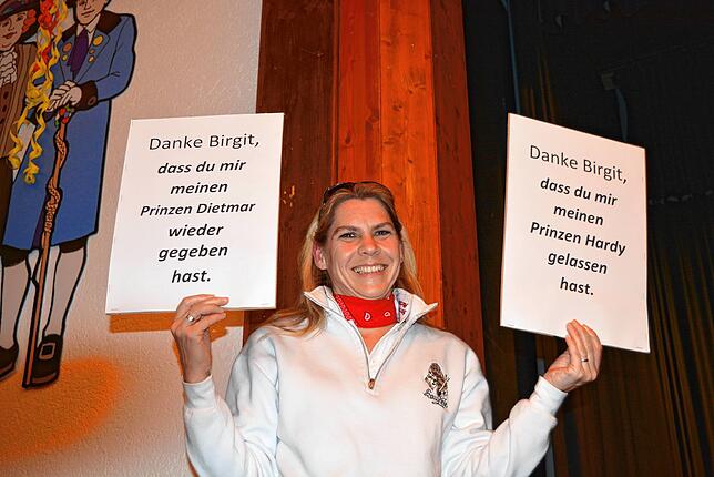 Jutta Frick, Ehefrau von Hardy Frick, ist glücklich, dass ihr Mann nicht Zunftmeister geworden ist und bedankt sich gleichzeitig im ...