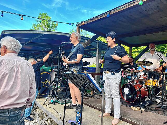 Bild 9: Gute Stimmung, volles Haus: Die Bregi House Band liefert ein fulminantes Comeback