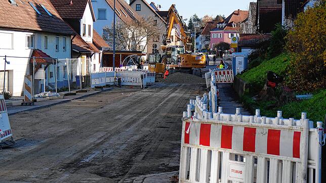 Wird auch im kommenden Jahr eine der größten Baustellen in Mühlhausen-Ehingen bleiben: die Schloßstraße. Sie wird auch 2023 weiter saniert.