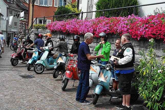 Bild 4: Bilder vom Treffen der Vespa-Freunde und Fiat-500-Liebhaber bei der Italienischen Woche in Markdorf
