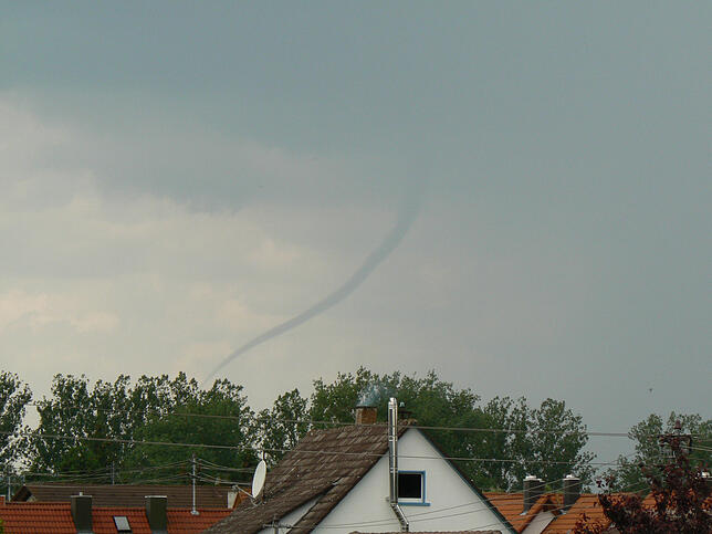 Extreme Wetterereignisse nehmen zu. Diese Aufnahme entstand im Juni 2007 bei Pfohren. Bild: Harald Böttcher