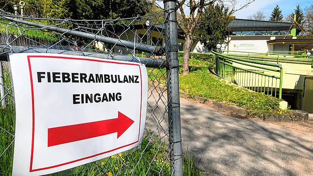 In der Waldshuter Chilbisporthalle ist seit 30. März die einzige Fieberambulanz des Landkreises Waldshut untergebracht, in der sich ...